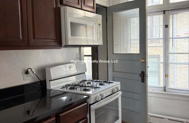 911 Elmwood Ave. Gallery 4