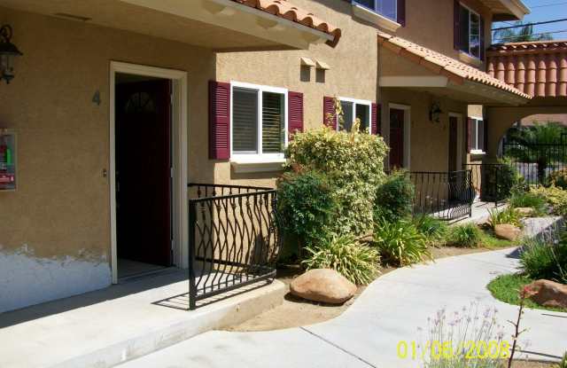 2 Bed 1.5 Bath Condo Gallery 3