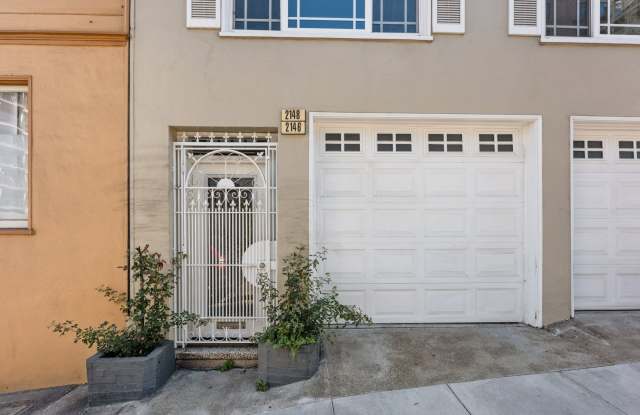 Stunning, Pet Friendly Edwardian 2BR Remodel in Prime location Gallery 4