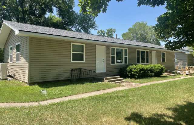 21 5th Ave Nw - 21 5th Avenue Northwest, Pocahontas, IA 50574
