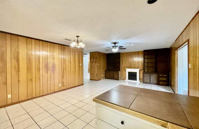 Spacious 4 Bedroom Home with multiple living areas photos photos