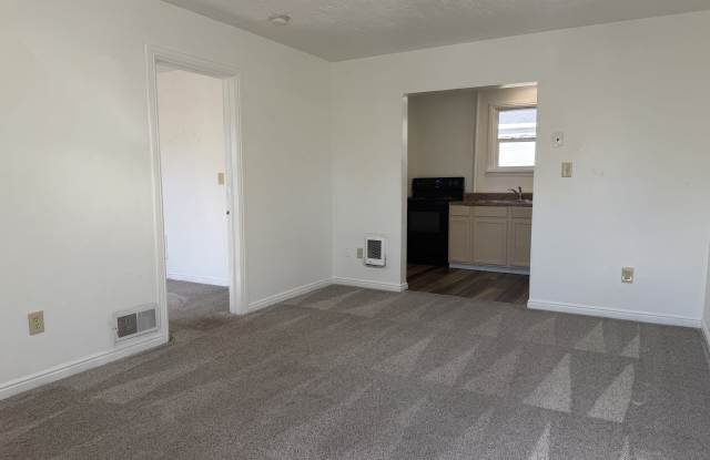 980 Iona Street - 2 Gallery 2