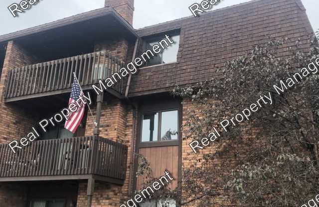 Updated 2 bedroom Condo-community pool included - 933 West Glen Park Avenue, Griffith, IN 46319