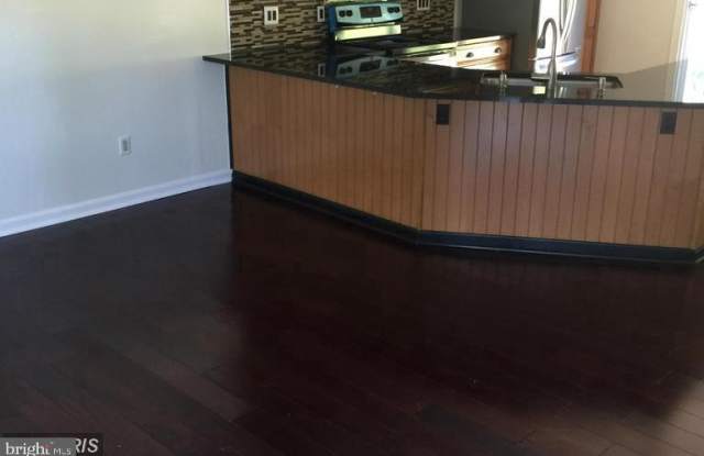 8421 GREAT LAKE LANE Gallery 3