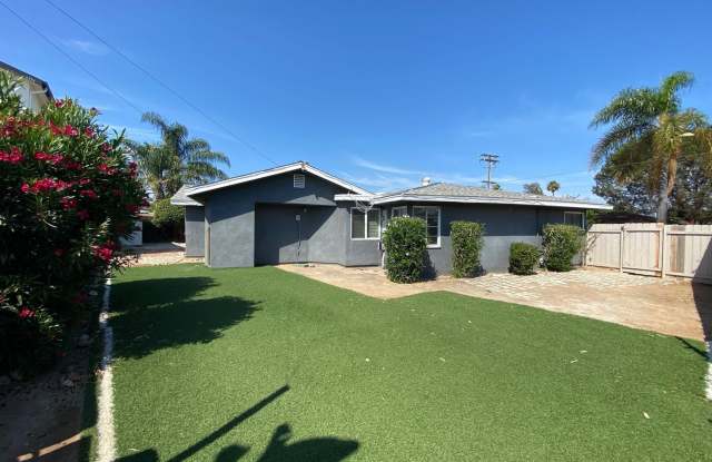8BD/3BA, Large Yard w/ Turf! (Lease out, pending signatures. Check back in a few days!) - 5102 Ewing Street, San Diego, CA 92115