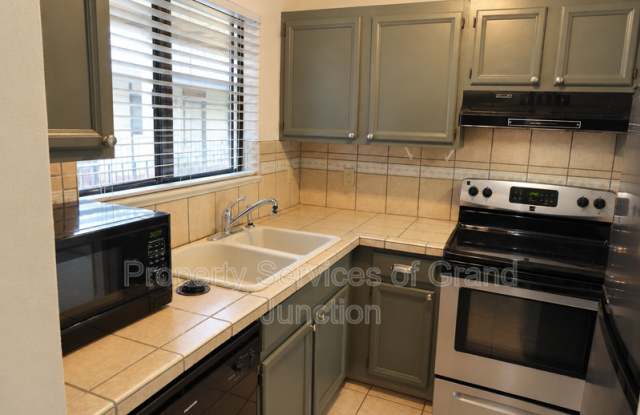 3233 Lakeside Drive Gallery 4