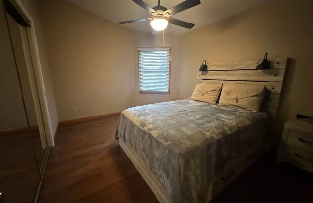 2 Bed 2 Bath Westside Located Duplex Gallery 3
