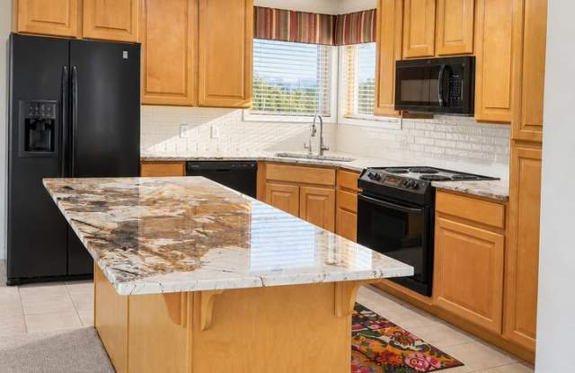 1-Bedroom with Spacious Loft on Old Ranch Road Gallery 4