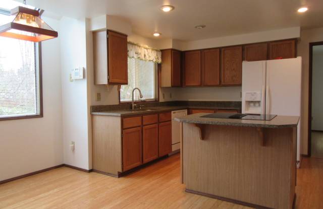 Well maintained 3 bedroom, 2.5 home in Renton's Forest Trails Gallery 4