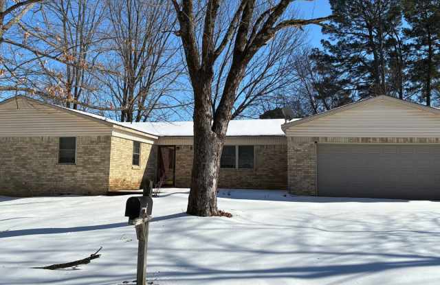 Spacious 4 Bedroom/3 Bath Family Home West End of Searcy - 6 Foxboro Drive, Searcy, AR 72143