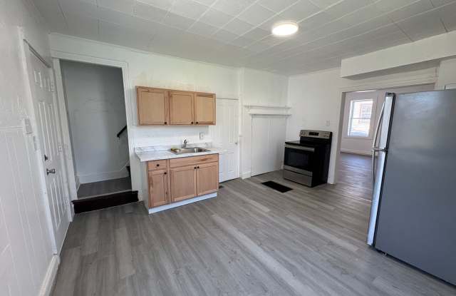Newly Renovated Three-Bedroom, One Bathroom Row Home photos photos