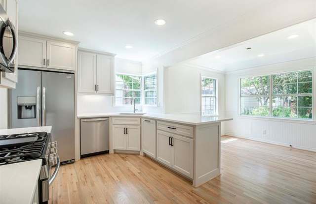 6163 Kenwood Avenue Gallery 4