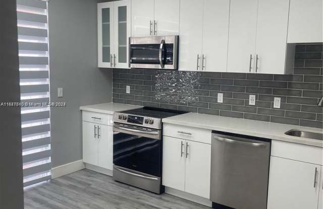 8421 NW 140th Street 3505, Miami Lakes, FL 33016 - 8421 Northwest 140th Street, Miami Lakes, FL 33016