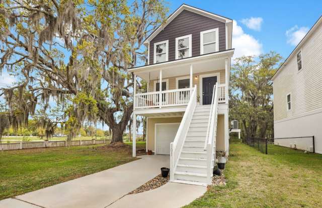 Bright and Airy 3-Bedroom Retreat with Deck and Corner Lot on Lady's Island! photos photos