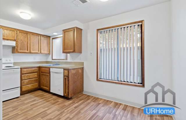 2-Bedroom Apartment in East Portland | Garage Parking | Pet-Friendly Gallery 1