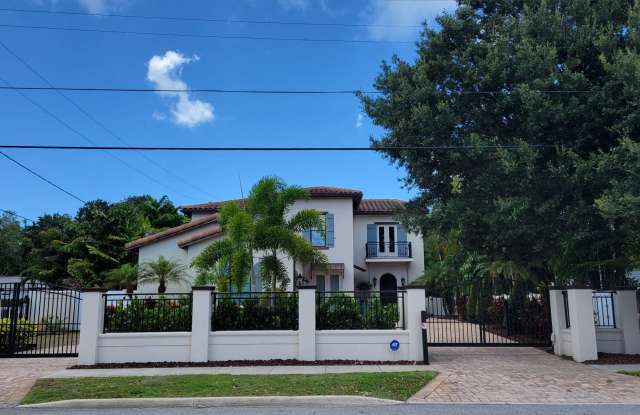 Seasonal stunning 5/5 pool home west of trail near Siesta Key! photos photos