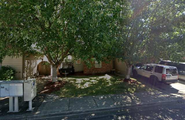 Charming Springfield Home - 1539 Canal Street, Springfield, OR 97477