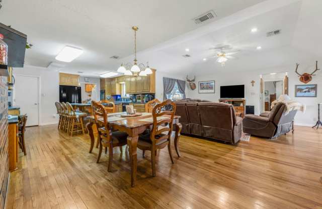Ranch home and land for Rent photos photos