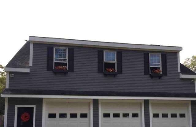 114 Colebrook Road - 114 Colebrook Road, Newport County, RI 02837