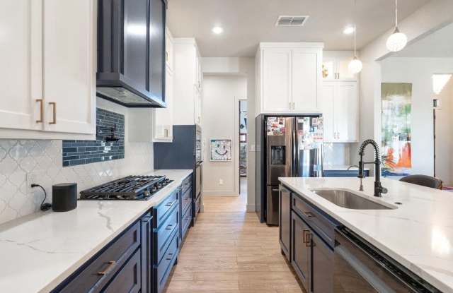 Beautiful 4 Bedroom 3 Bathroom house in Preston Manor! photos photos