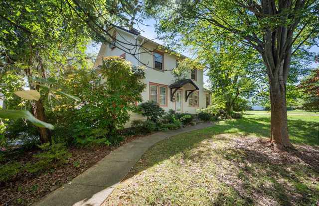 4 Bed 2.5 Bath Home with a large backyard and ample storage photos photos