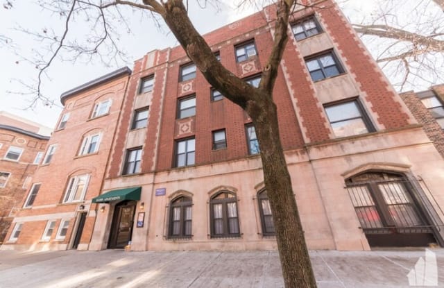 635 West Barry Avenue - 635 West Barry Avenue, Chicago, IL 60657