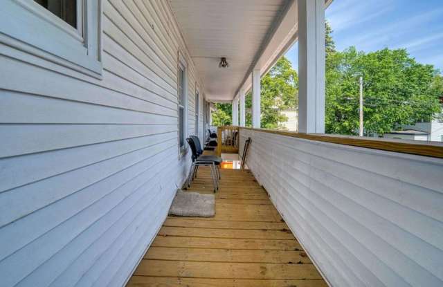 Spacious 7BR Duplex in Manchester Gallery 4