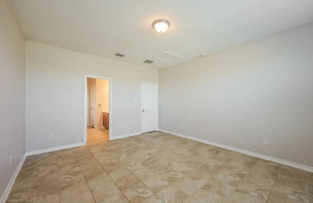 221 Colonial Blf Gallery 2