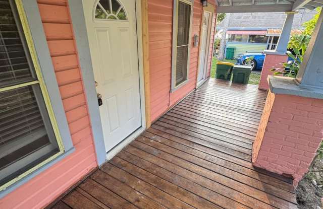 2 BEDROOM 1.5 BATH VINTAGE HOME IN COCOA Gallery 4