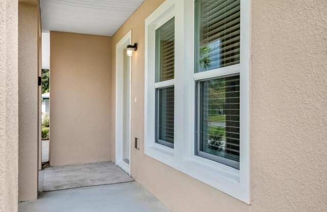 Large home great location Gallery 4