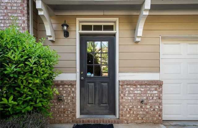 1798 Oakbrook Lane NW Gallery 4