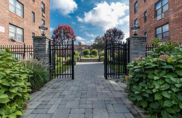 1 Jefferson Avenue - 1 Jefferson Avenue, Rockville Centre, NY 11570