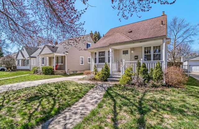 3-Bed, 2-Bath Charming Updated Bungalow in Royal Oak - AVAILABLE NOW! photos photos