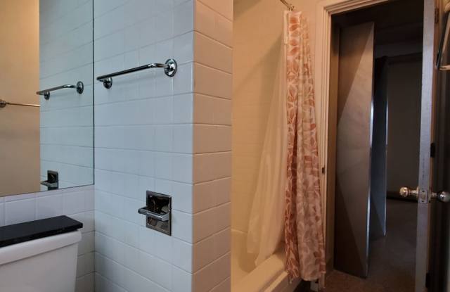 Available now: | 1 Bedroom, 1 Bathroom in Waikiki Cove. Gallery 3