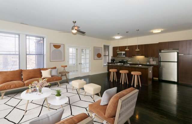 5118  S. Greenwood Gallery 3