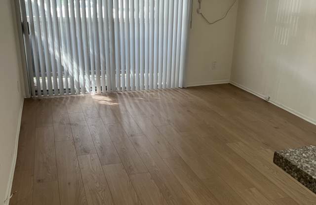 18433 Collins St photos photos