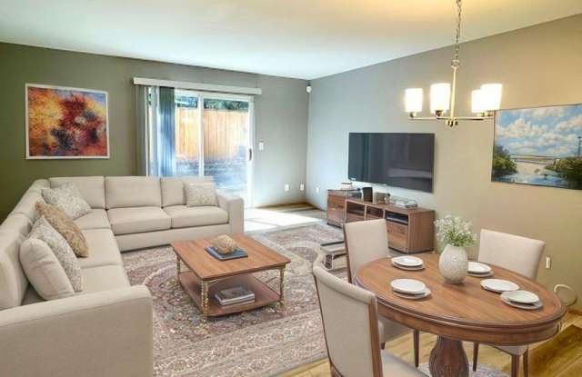 $250 Off the First Full Month!  2 Bedroom University Place Townhome Gallery 3