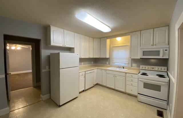 3 Bedroom 2 Bath West Burlington Rental Close to Highway 85 Gallery 4
