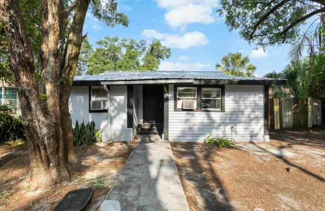 3bdrm/1bath Home with large fenced yard ** Section 8 OK ** $1,695.00 photos photos