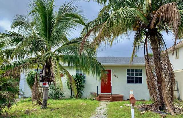 1425 W 30th Street photos photos