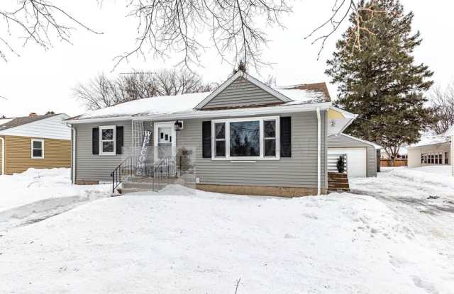 Super Cute 3 bed 2 bath house in South Moorhead photos photos