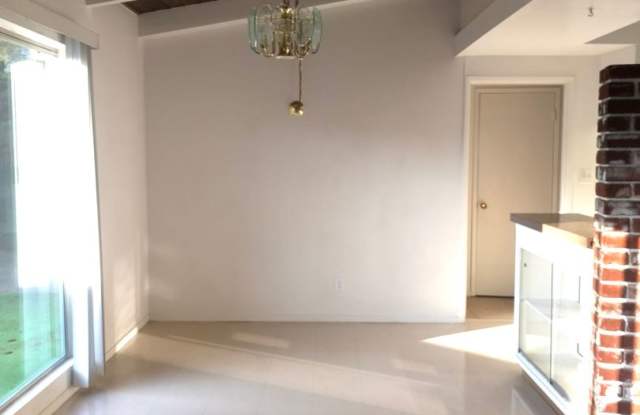 Spacious & Modern 2-Bedroom Townhome-Style Living in Prime Modesto Location! Gallery 3