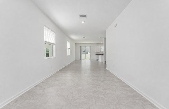 Modern 3-Bedroom Townhome with Upstairs Loft in Lake Wilson Reserve Gallery 4