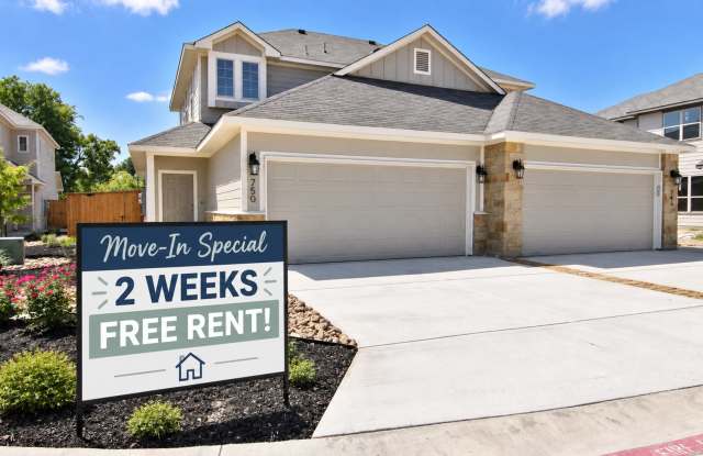 Walk to Faust St Bridge / Fridge, Washer & Dryer Included / Primary on 1st Floor / CISD *2 weeks free rent* Gallery 1