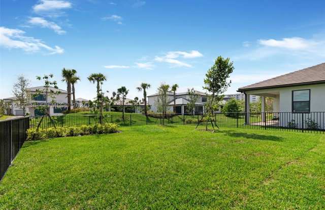 4470 Waterside Dr Gallery 3
