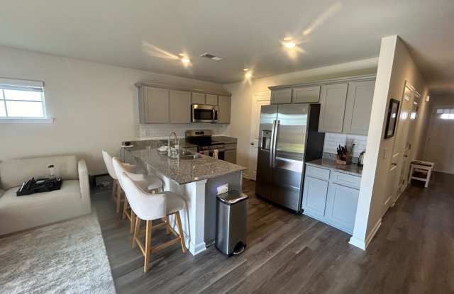 3 bed 2 bath/ New construction neighborhood! 1100 Sqft- Access to neighborhood pool included! Gallery 3