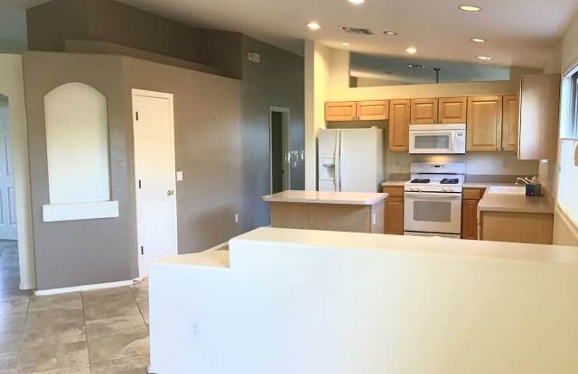 3Bd/2ba Nice, clean in Rancho Vistoso, 3 Car Garage, Oro Valley photos photos