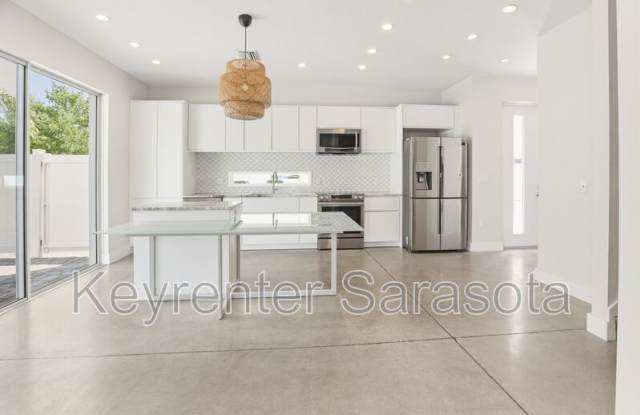 2066 Roselawn St photos photos