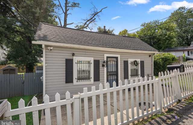 5001 FABLE Street Gallery 2