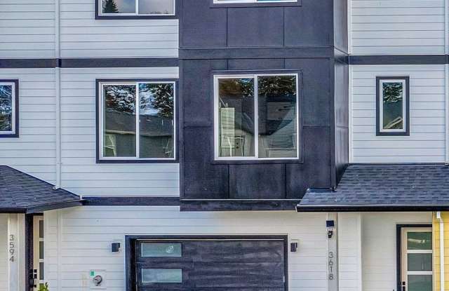 Brand New Modern Open-Concept Condo with Kitchen Island, Granite Counters and a Deck - 3618 Southwest Sandlewood Lane, Gresham, OR 97080